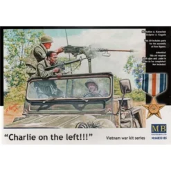 Charlie On The Left' 3 X Jeep Crew And 2 X Viet Cong Fighters - 5 Figures Set